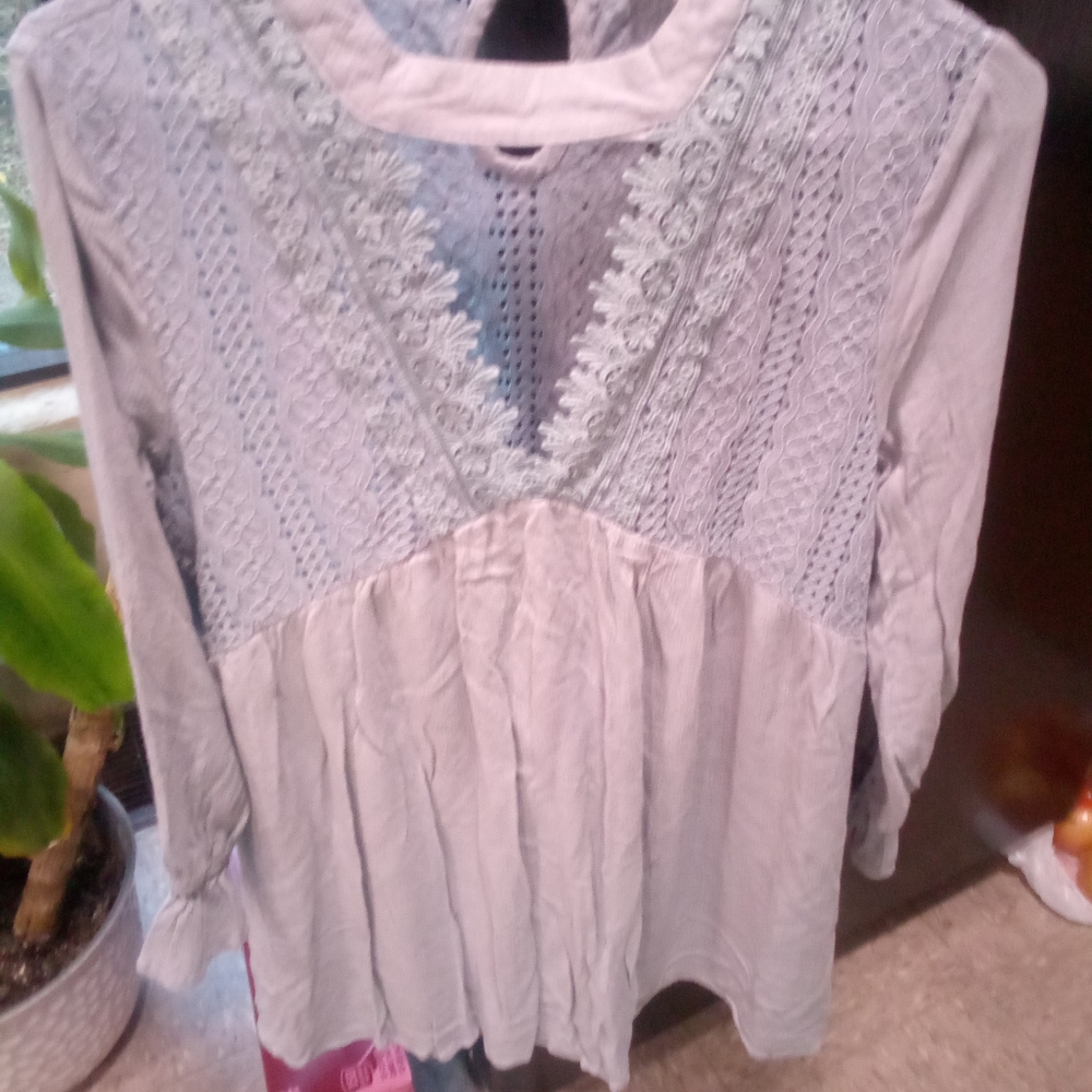 Velzera size small blouse - Picture 3 of 4